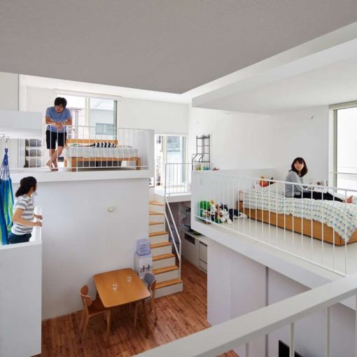 Balcony House in Tokyo by Takeshi Hosaka Architects