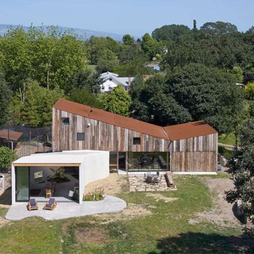 Old Barn Converted into an Art Studio by Mork Ulnes Architects