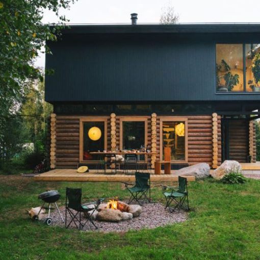 K4 Cabin - A Family Den Made of Recycled Wooden Logs