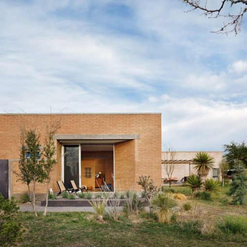 Marfa Suite Extension House by DUST