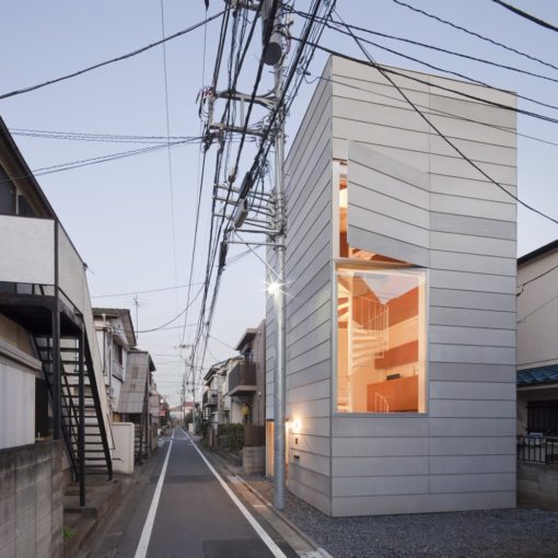 A Small House in Tokyo by Unemori Architects