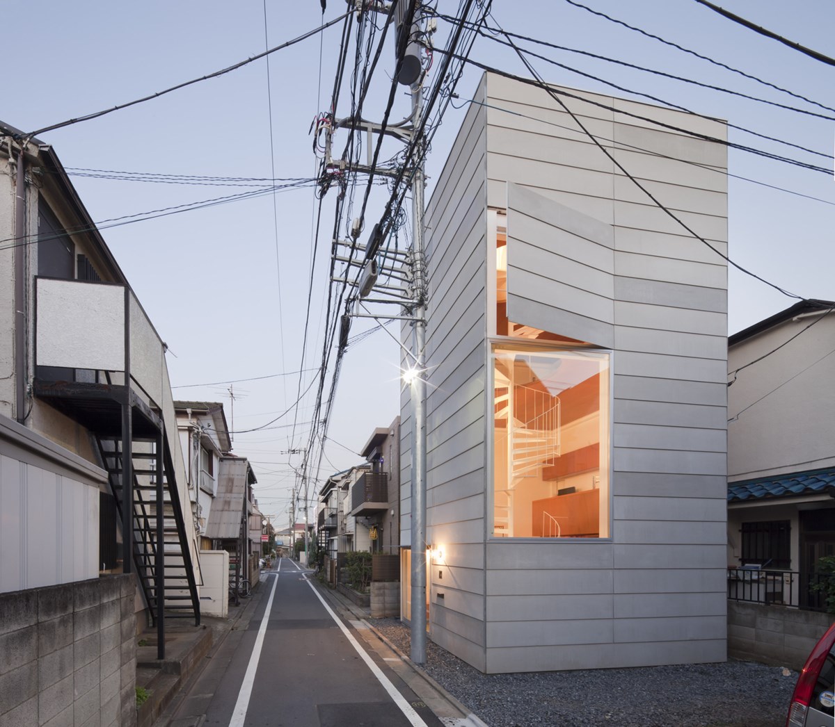 A Small House in Tokyo by Unemori Architects