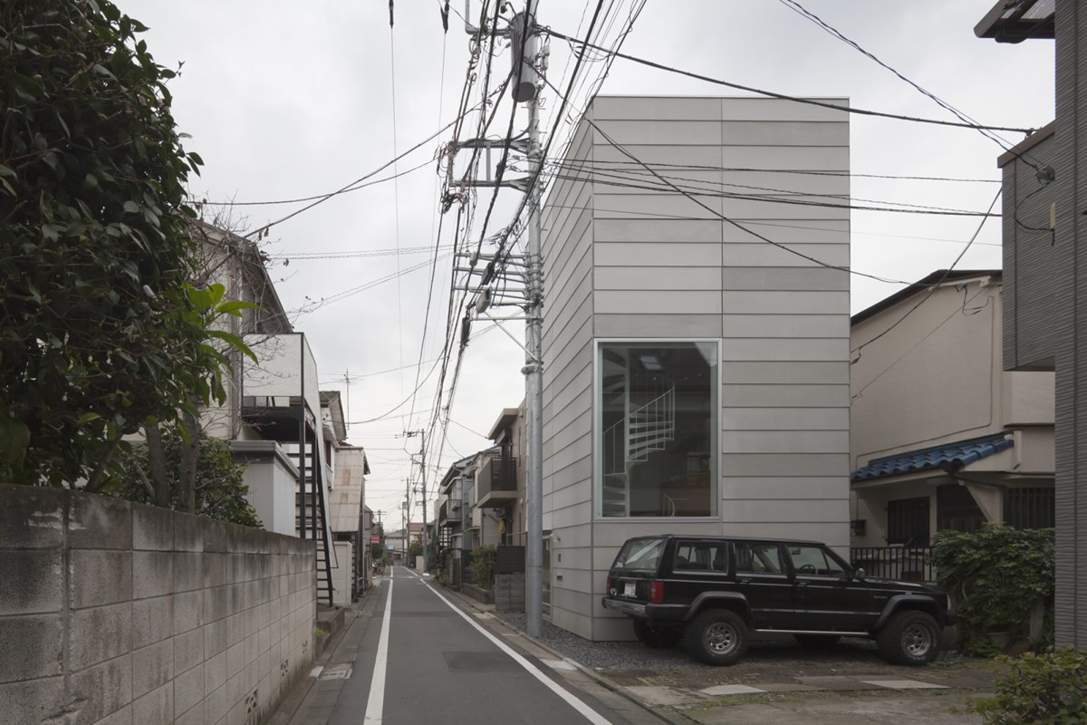 A Small House in Tokyo by Unemori Architects