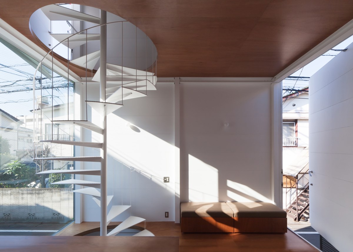 A Small House in Tokyo by Unemori Architects