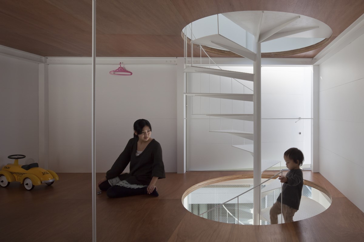 A Small House in Tokyo by Unemori Architects