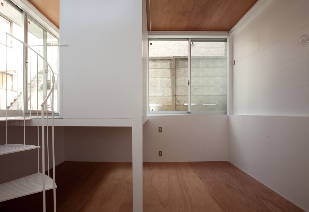 A Small House in Tokyo by Unemori Architects