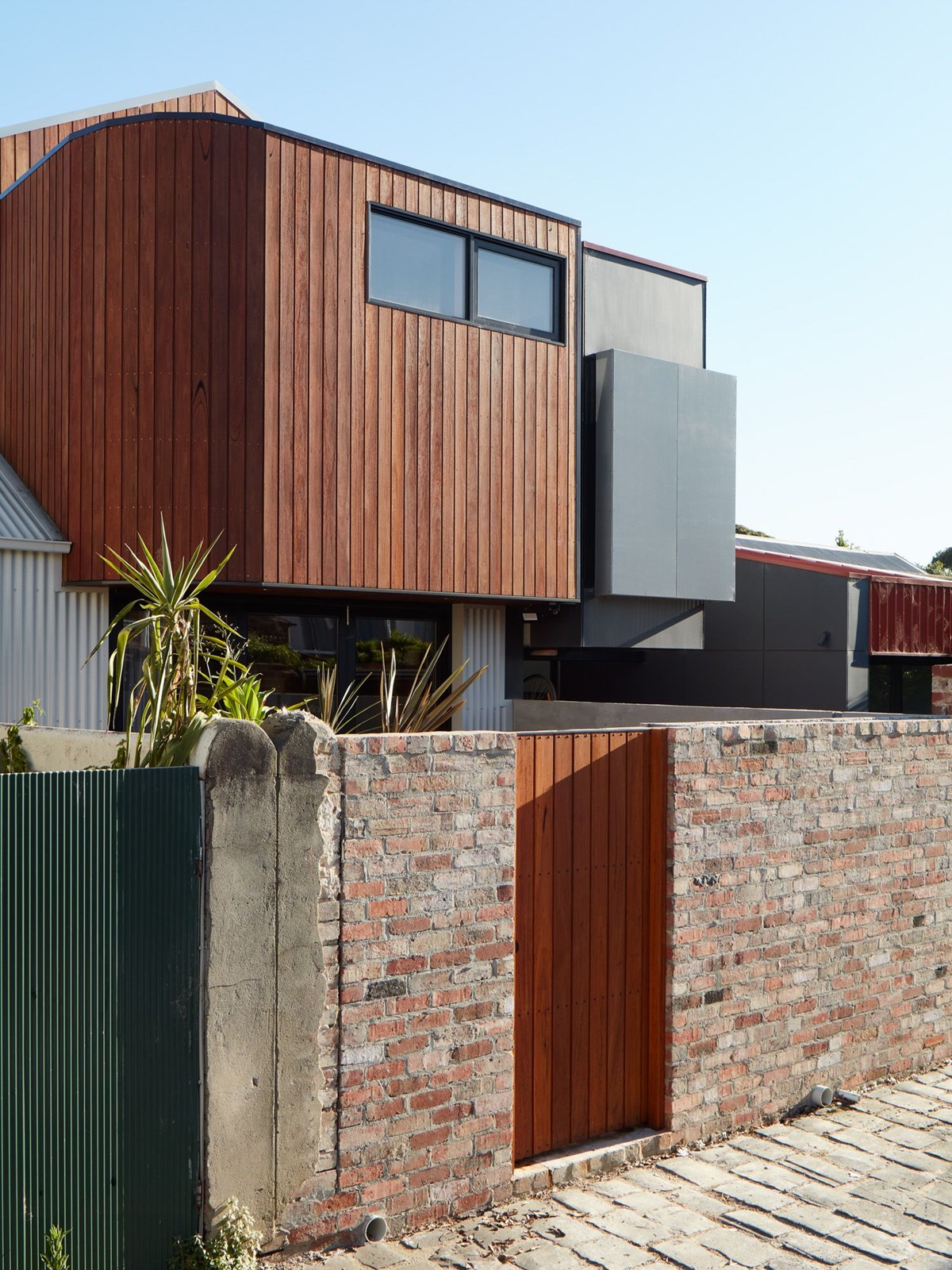 Heritage Terrace Extension in Carlton North Brings in Sunlight and Natural Elements